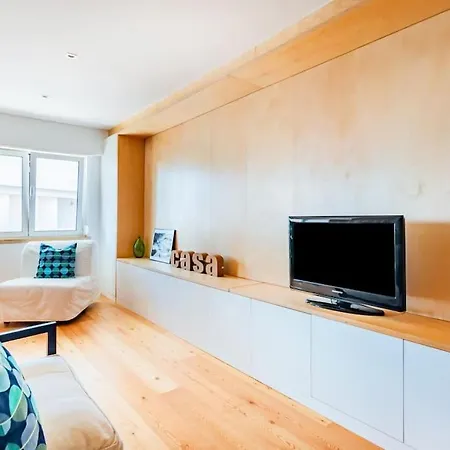 Oeiras Spacious And Coastal Flat Apartment Paco de Arcos