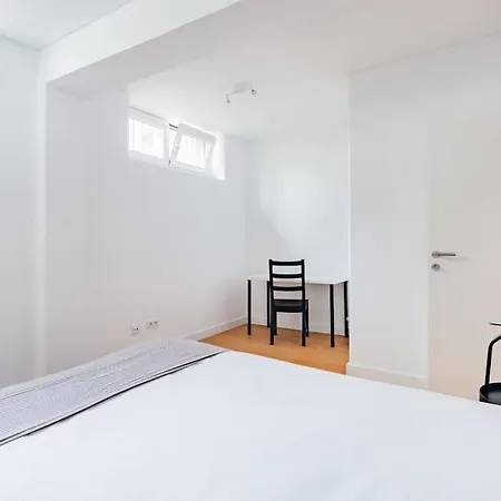 Oeiras Spacious And Coastal Flat