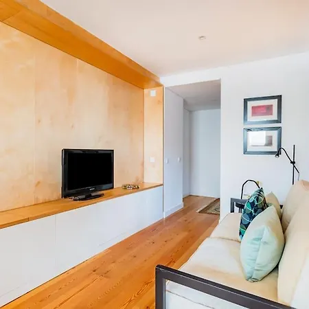 Oeiras Spacious And Coastal Flat Apartment