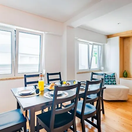 Oeiras Spacious And Coastal Flat Apartment Paco de Arcos